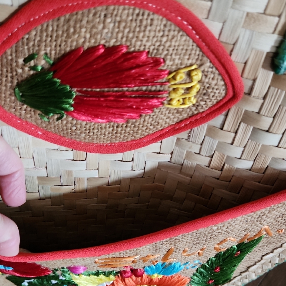 Embroidered Straw Tote Bag - Picture 9 of 11